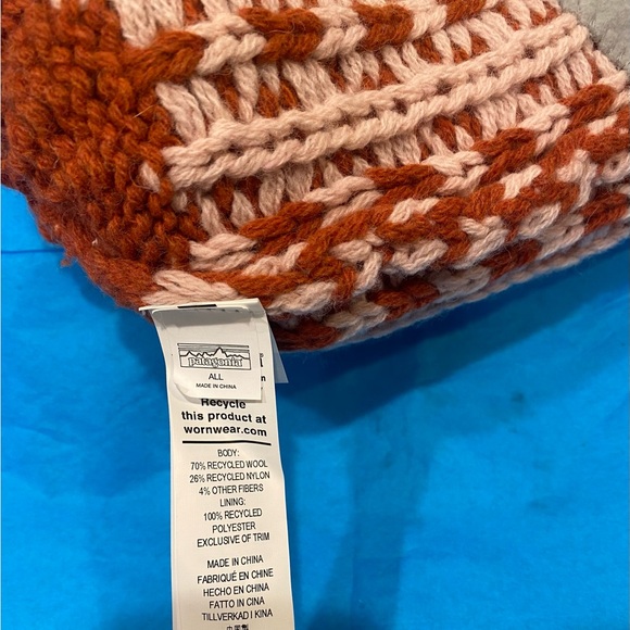Patagonia Snowbelle Beanie Ridge/Burl Red one size unisex NWT warm soft headband - Picture 6 of 9